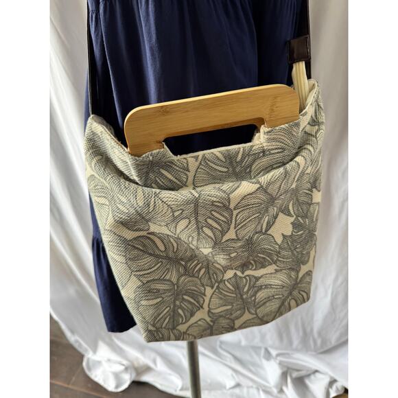 Tropical Leaf Print Canvas Handbag with Bamboo Handles and Adjustable Strap - Picture 4 of 10